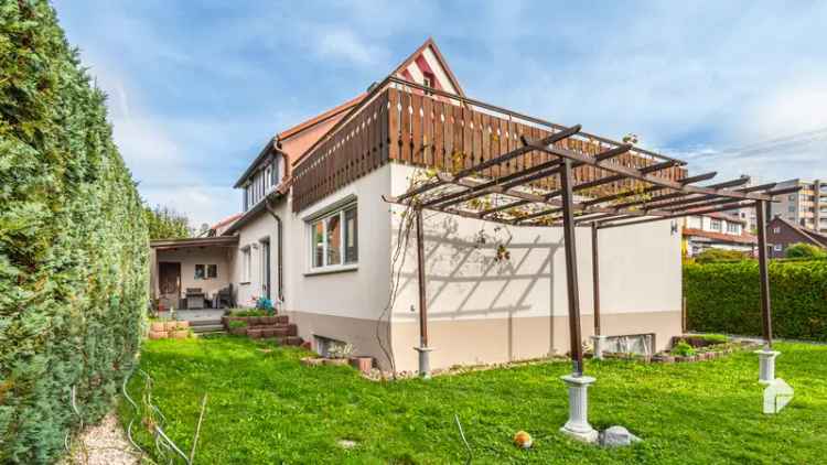 1-2-Familienhaus mit Einliegerwohnung und Garten – Kernsaniertes Schmuckstück mit über 330 m² Fläche