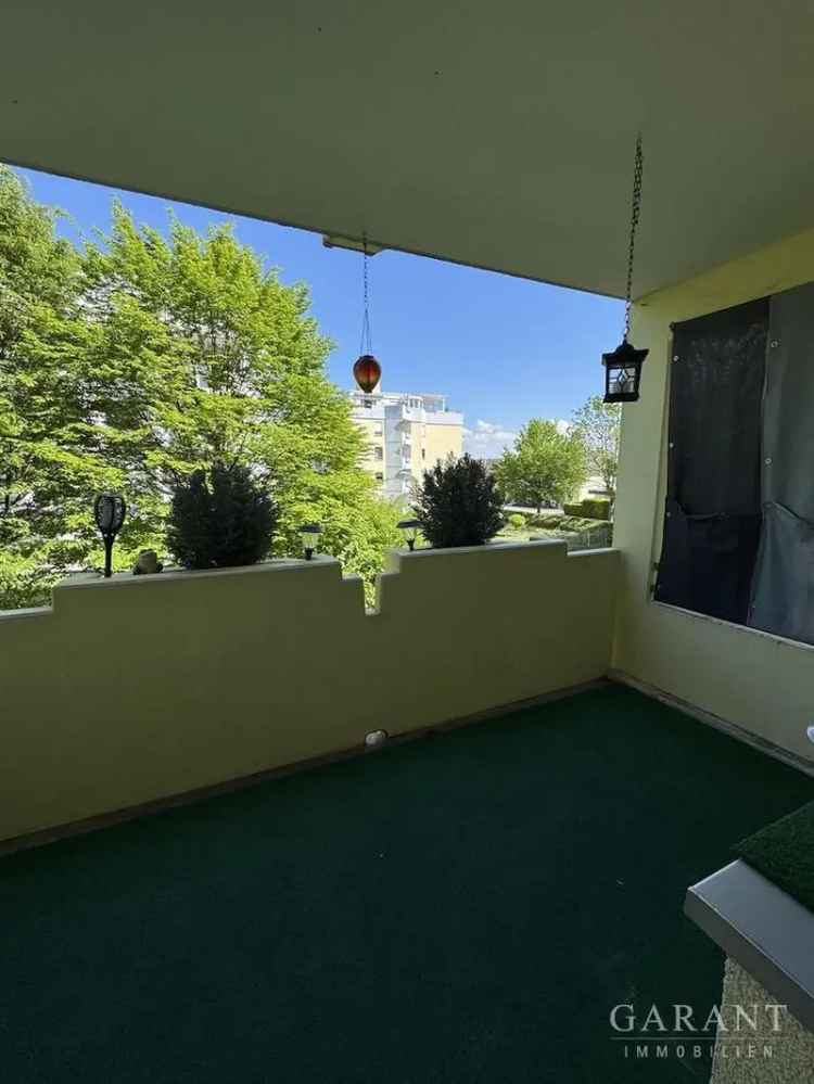 Hübsche 2 Zimmer-Wohnung mit Balkon und zwei Tiefgaragenplätzen