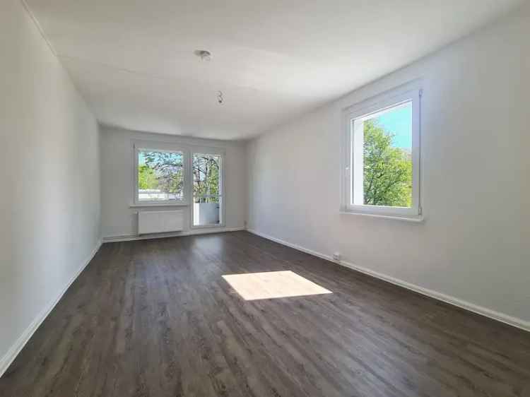 500 € sichern*: Balkonwohnung mit modernen Wannenbad im beliebten 1. OG (auf Wunsch mit Stellplatz)