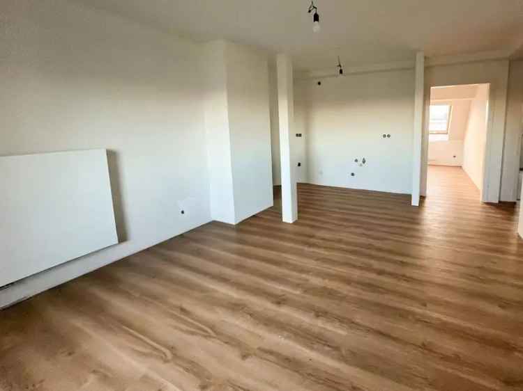 Komplett neu Saniert im Dachgeschoss mit Balkon