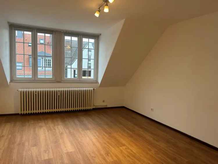 Dachgeschosswohnung Altbau zentral