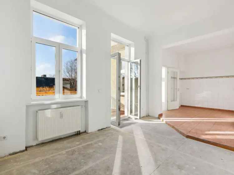 Lichtdurchfluteter Altbau in Berlin Treptow: Großzügige Familienwohnung mit Gartenidylle