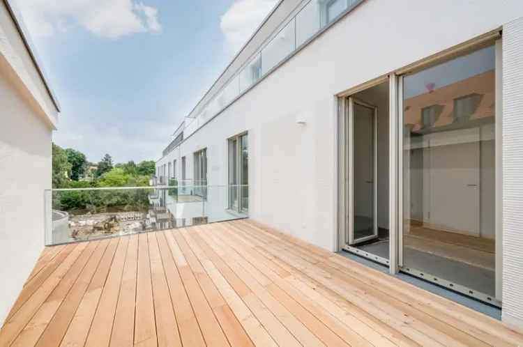 Erstklassige Wohnung mit zwei Balkonen & Blick auf die Uferpromenade