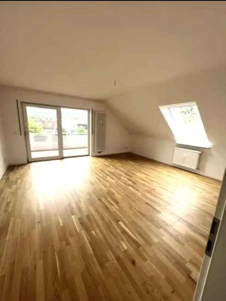 SANIERTES, VERMIETETES 4 FAMILIENHAUS MIT BALKONEN, 
3 EINZELGARAGEN, 5 STELLPLÄTZEN...