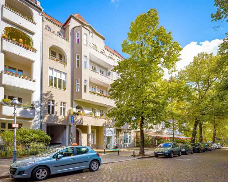 3-Zimmer Altbauwohnung zentral mit Balkon