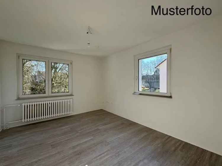 frisch sanierte 3,5-Zimmer-Wohnung mit großem Balkon