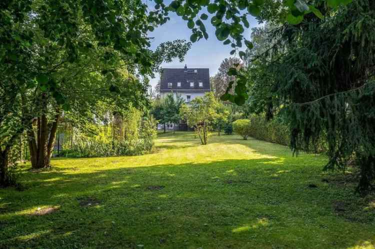 Luxus-Einfamilienhaus mit idyllischer Aussicht auf weitläufiges Grundstück