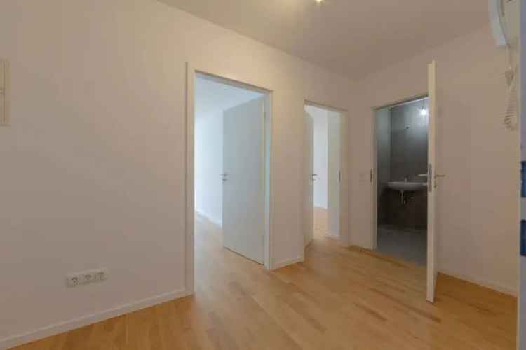 Charmante, neu renovierte Gartenwohnung mit 55? Wohnfläche in München-Freimann – ab sofort!