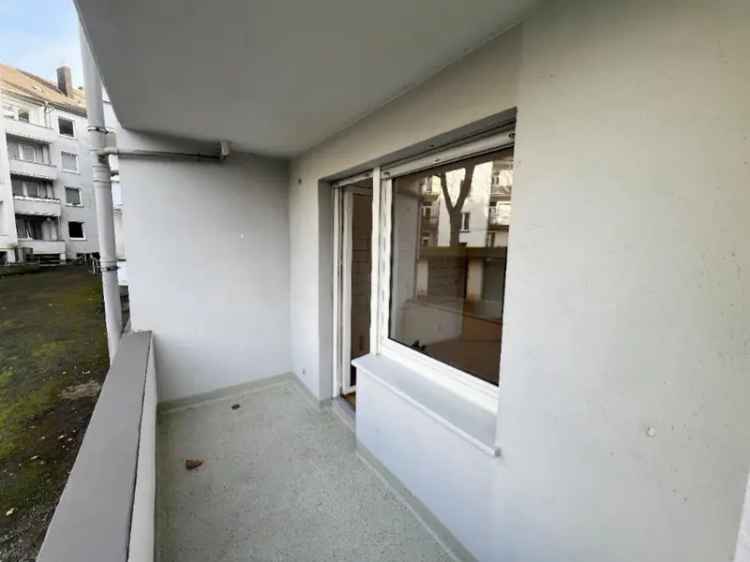Schönes Single- Appartement im Erdgeschoss mit Balkon und neuem Tageslichtbad mit Walk-In-Dusche