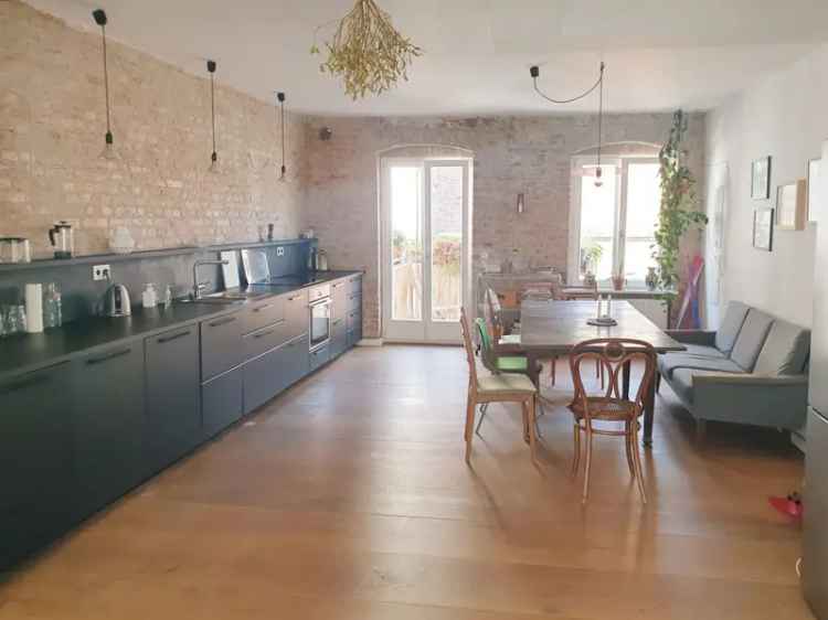 Zentrales Loft in Kreuzberg mit großem Wohnzimmer