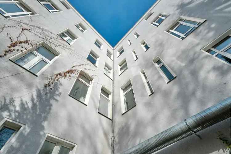 Zum Einzug bereit: sanierte 3 Zimmer mit Loggia