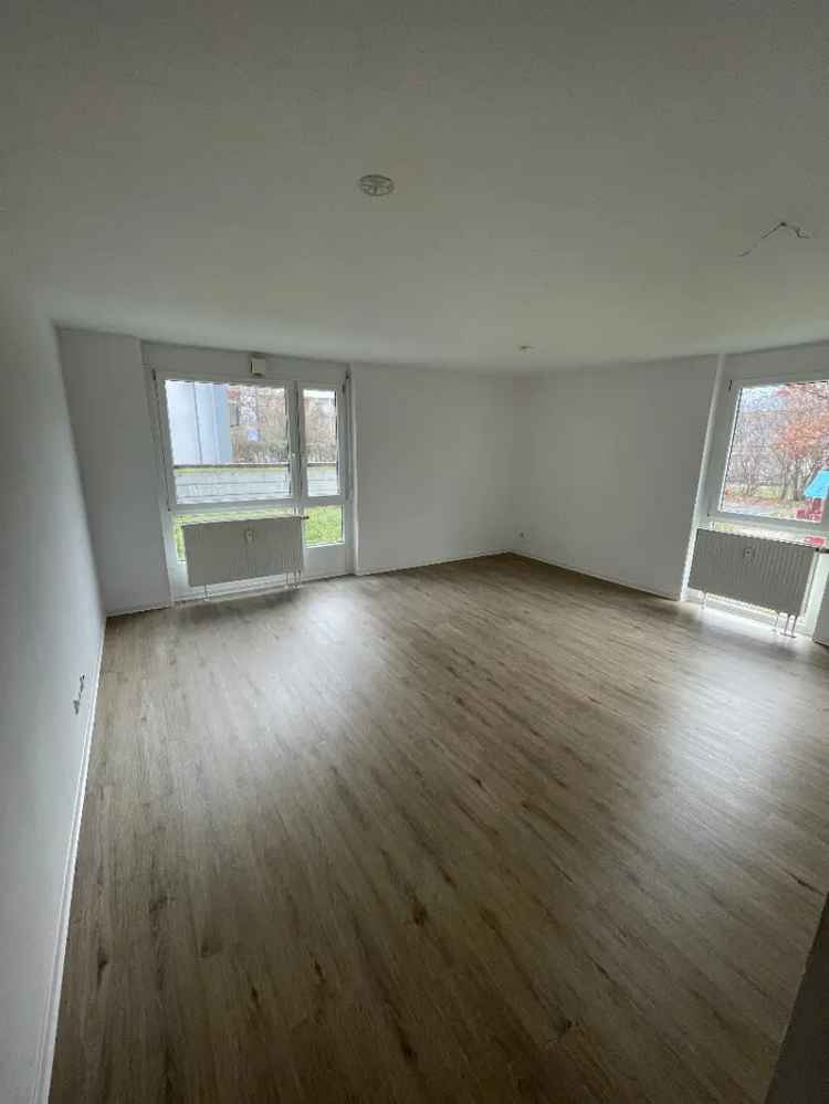 Renovierte 3-Zimmer Wohnung mit Terrasse