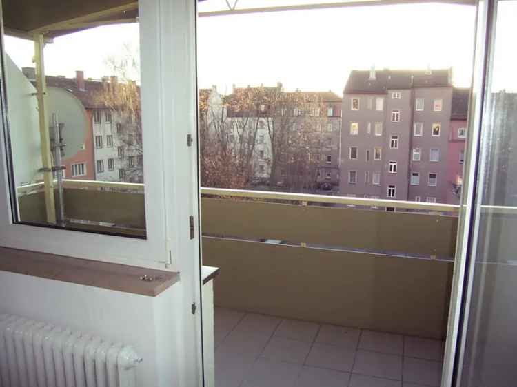 Helle, renovierte 3 Zimmer mit SüdWestbalkon zum Innenhof