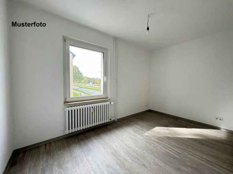 Frisch sanierte 2 Zimmer Wohnung ruhige Lage Balkon