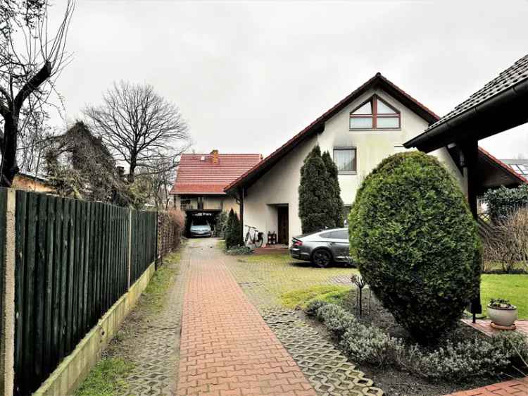 Doppelhaushälfte kaufen in Berlin mit Terrasse und Stellplatz