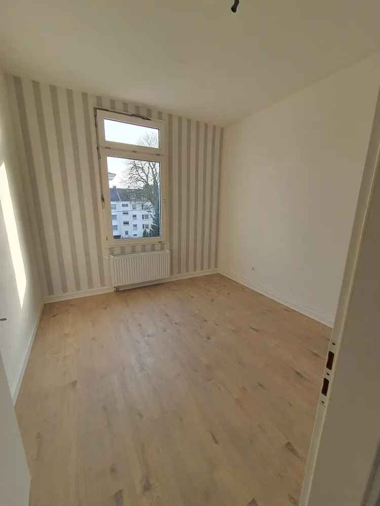 Preiswerte, bezugsfertige 4,5-Zi. Wohnung 107 qm. + Garage