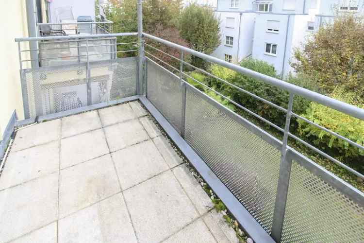 Kapitalanlage oder Eigennutzung: Renovierte 3-Zi.-ETW mit Balkon und Stellplatz