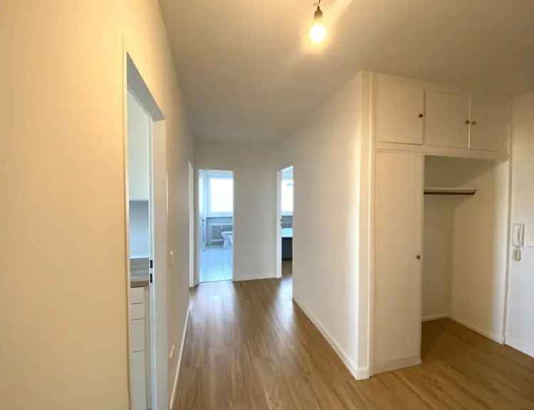 Komfortable Drei-Zimmer-Wohnung mit Loggia am Sachsenhäuser Berg