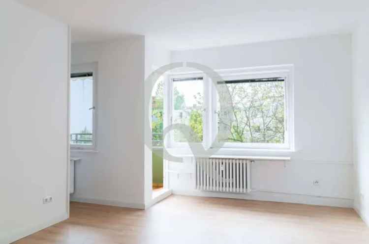 Top renoviert! Charmante 1,5-Zi-Wohnung mit Balkon und Parkplatz in Wedding