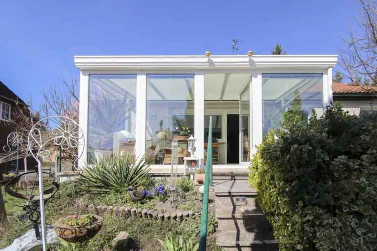 Familienfreundliches, bezugsfreies Einfamilienhaus mit großem Garten und beheiztem Wintergarten