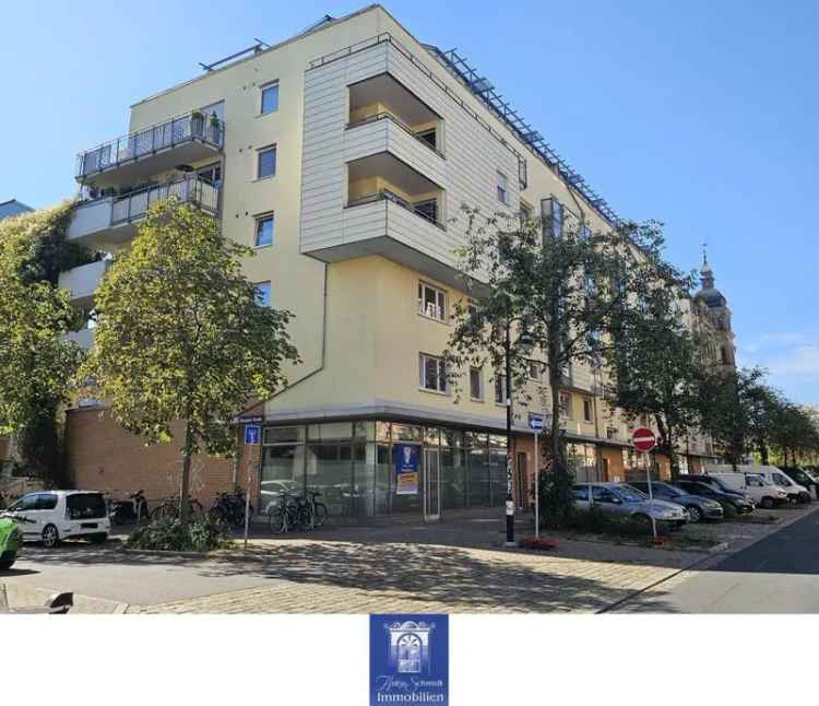 Traumwohnung mit Blick in den grünen Innenhof und zwei Balkonen in Elbnähe! Lift!