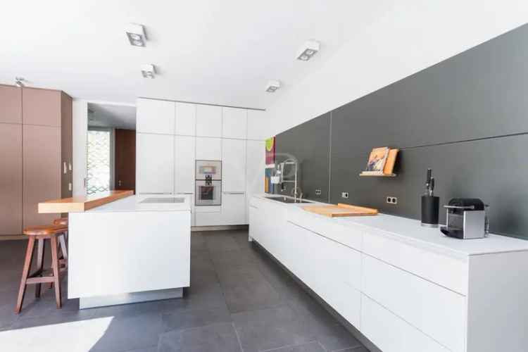 Elegantes Design trifft auf exklusive Lage: Modernes Traumhaus in Nikolassee