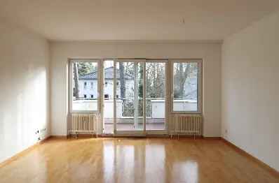 Helle 4 Zimmer Wohnung kaufen mit Balkon in der Nähe der heiligen drei Pfühle