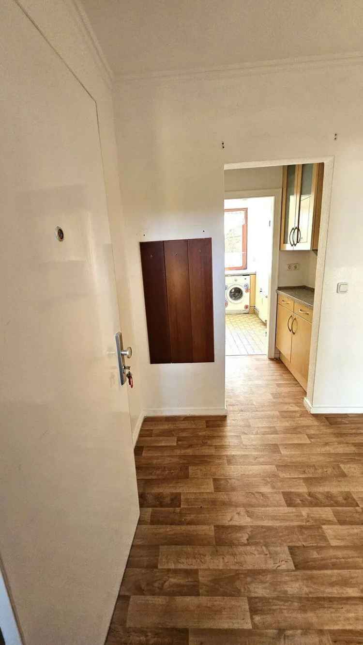 Eine gemütliche  Erbpachtwohnung – mit kleinem Sonnenbalkon. Bezugsfertig.