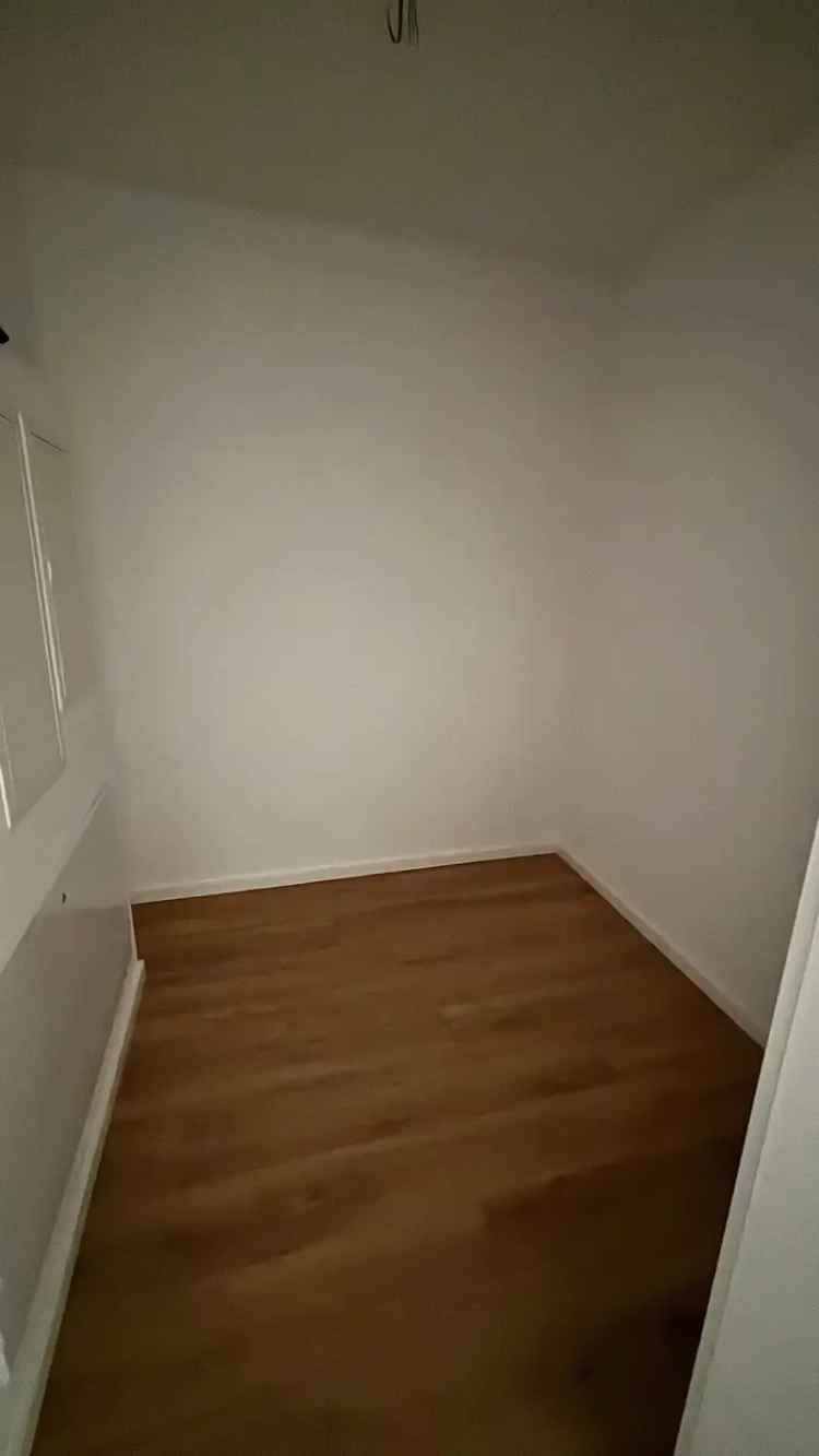 Wohnung im  2. OG mit Balkon/ ERSTBEZUG