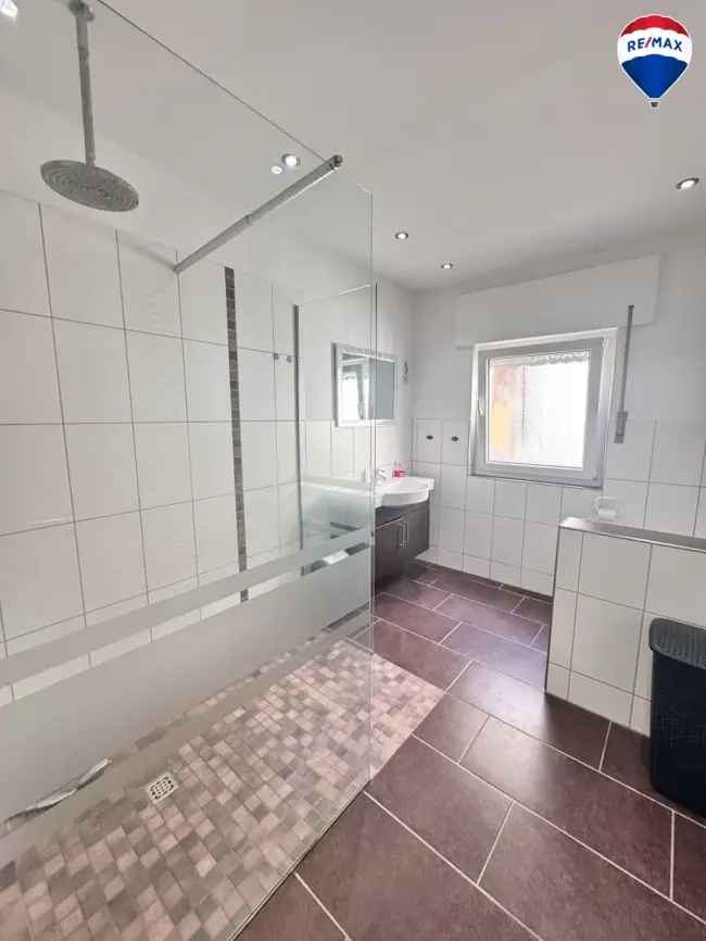 Einziehen und wohlfühlen!
Renoviertes Einfamilienhaus auf großzügigem Grundstück Minden!