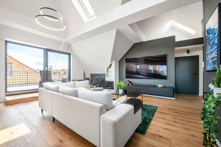 Stylisches Design: Soeben sanierte 2-Zimmer-Wohnung mit großer Dachterrasse