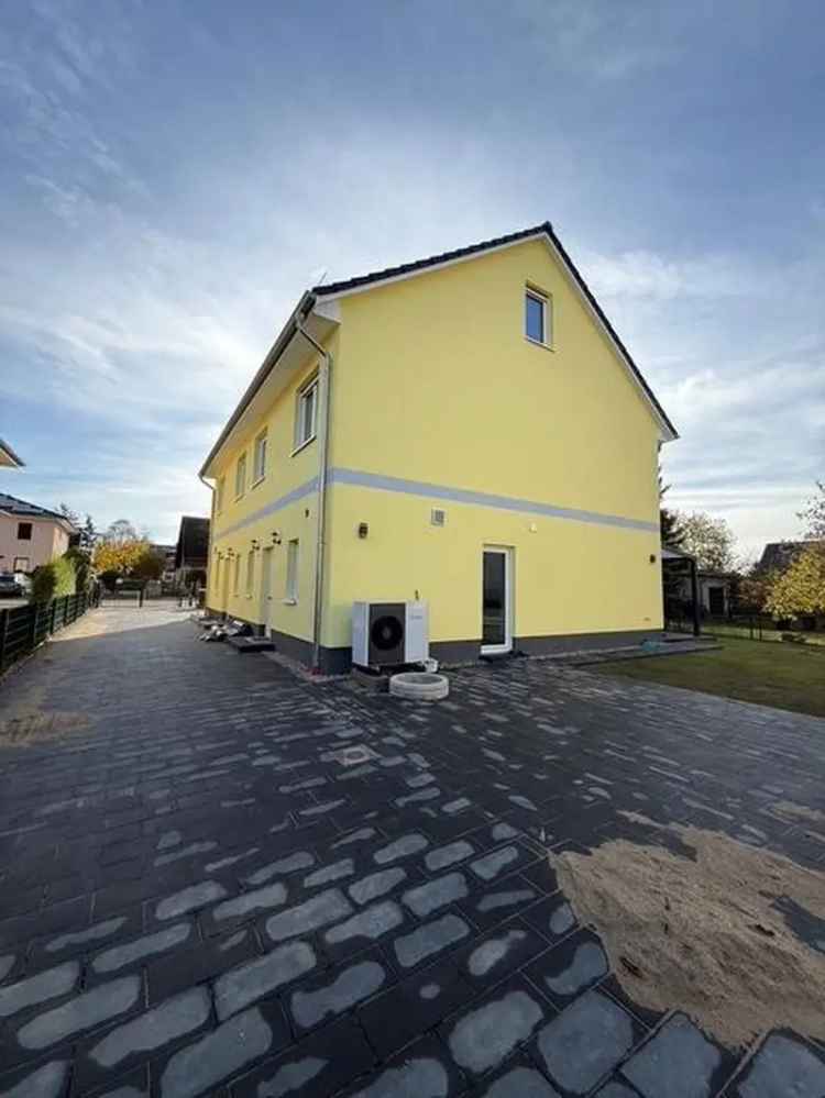 Doppelhaushälfte zu vermieten, traumhaftes Neubau, Fussbodenheizung, Terrasse + Garten
