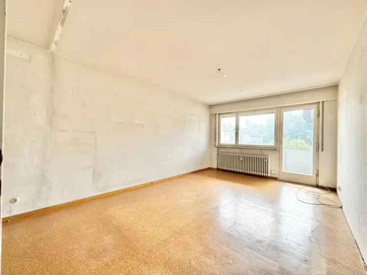 Münchingen - Sofort beziehbar! Renovierungsbedürftige 1 Zimmer Wohnung mit Balkon + Stellplatz!