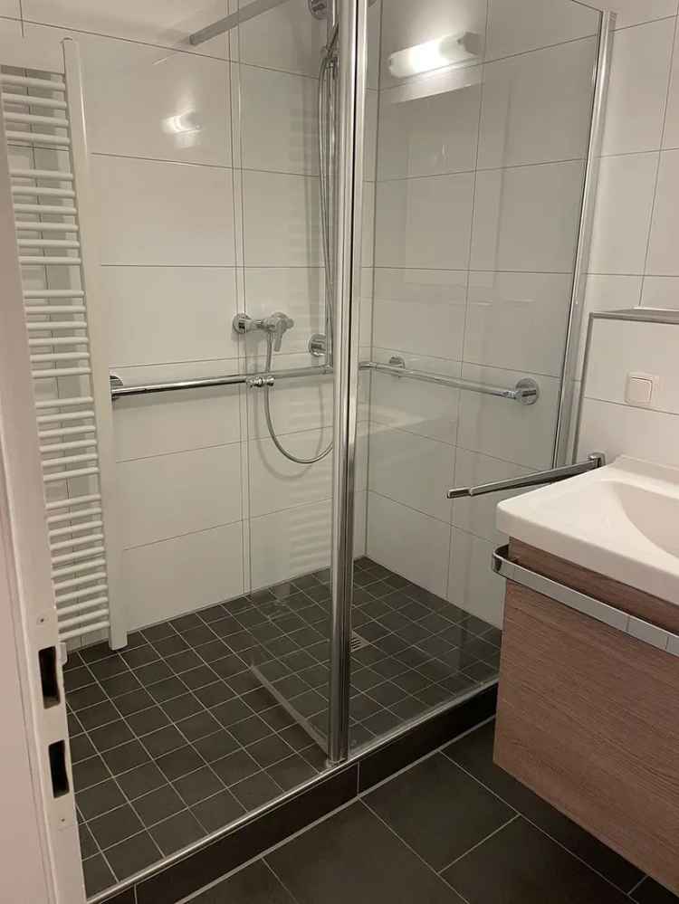 Schöne 2-Zimmer-Wohnung mit Garten und Tiefgaragenstellplatz in Uni-Nähe