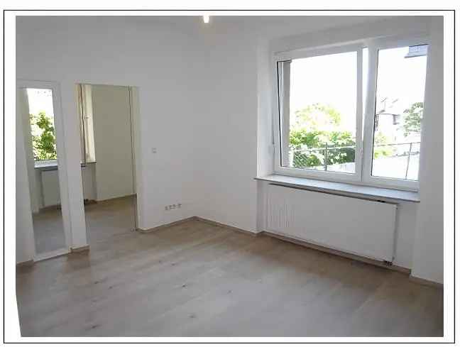 Stadtwohnung im Stilaltbau: 3-Zimmer-Hanggeschoss-Wohnung in S-West!