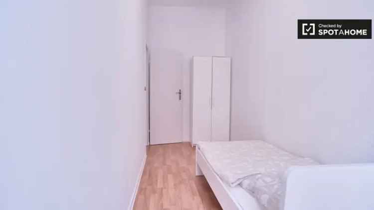 Zimmer in Apartment mit 4 Schlafzimmern in Kreuzberg, Berlin