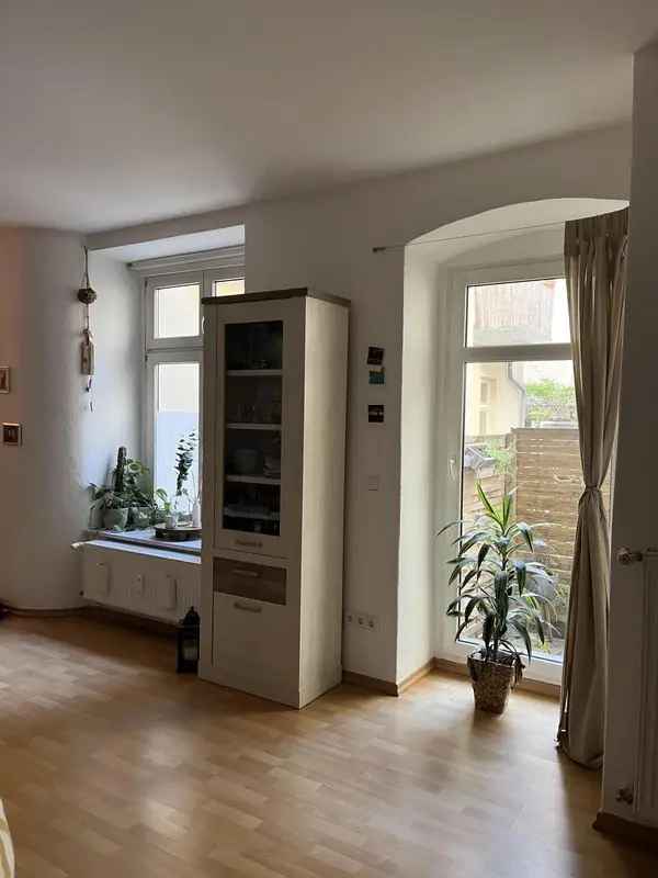 Wunderbare Wohnung mieten in Friedrichshain mit Terrasse und sanierter Bad