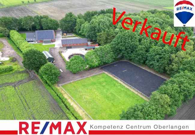 !!Reserviert!!
!! Absolutes Traumobjekt !!
Komplett sanierter Resthof mit über 8000m² Fläche