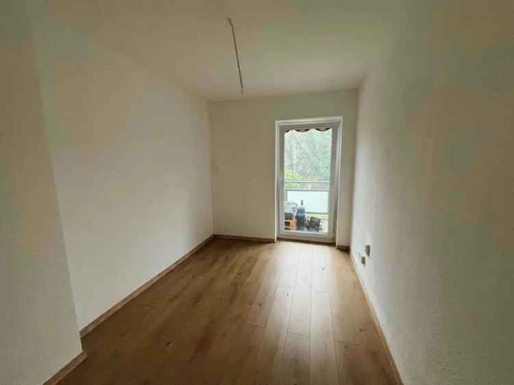 Modernisierte 2,5 Zimmerwohnung mit Kaminheizung und großem Balkon