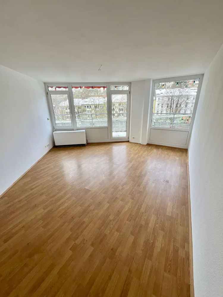 Helle 3-Zimmer-Wohnung mit Terrasse und Balkon auf 70 m²“