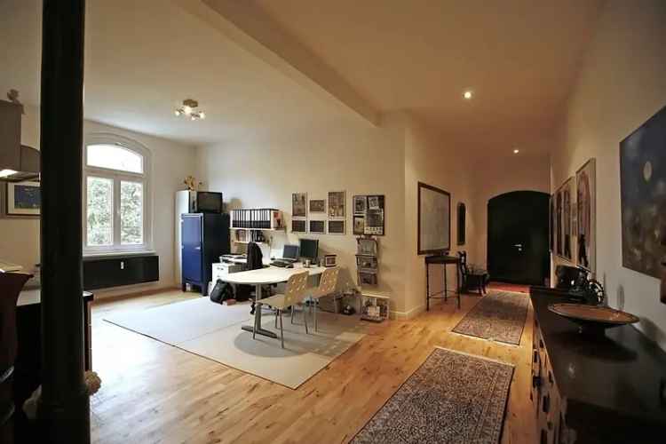 Tisch sucht Stuhl – Loft sucht neuen Mieter – Loft 221