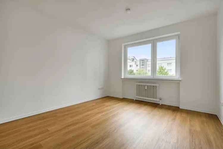 Provisionsfrei: Moderne 3,5-Zi.-ETW mit Balkon und Stellplatz