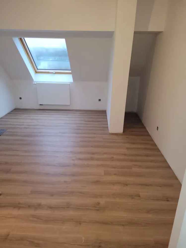 Eutritzsch – komplett neu sanierte & moderne Dachgeschoßwohnung mit Loggia in verkehrsgünstiger Lage