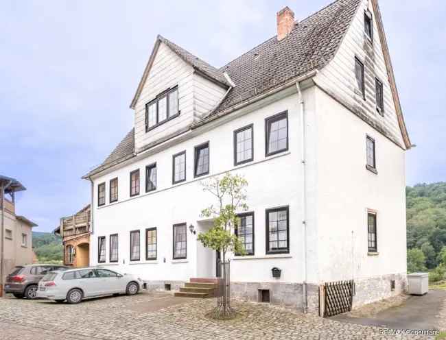 Ein Haus, viele Köpfe, ruhig gelegenes Mehrfamilienhaus in Staufenberg-Speele für die Mehrgenerationenfamilie