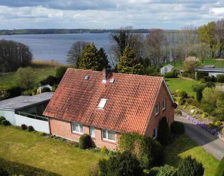 Stadtnahes Einfamilienhaus mit beeindruckendem Noorblick in ländlicher Umgebung