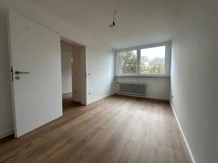 Renovierte 2-Zimmer-Wohnung mit praktischem Grundriss und Balkon