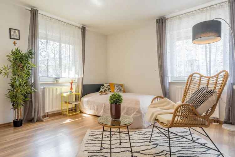 ZENTRAL – Gut geschnittene 4-Zimmer-Wohnung mit Stellplatz und Balkon in Feuerbach-Mitte