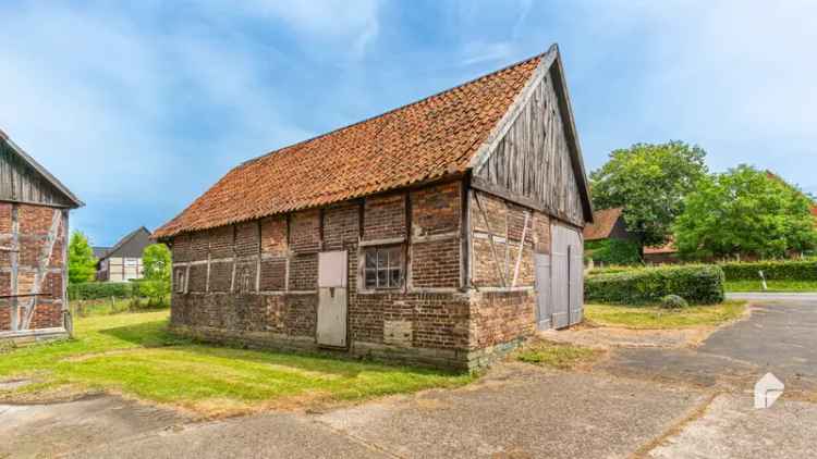 Einzigartiges, denkmalgeschütztes Bauernhaus mit riesigem Grundstück