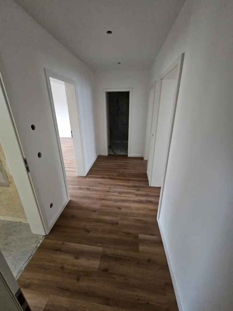 62qm Wohnung Erstbezug Loggia Einbauk

Marmorbad 2 OG