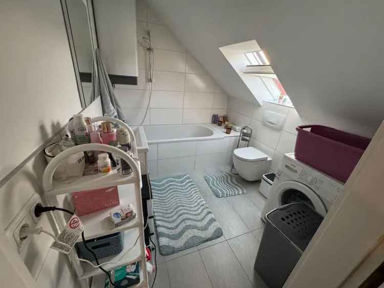 Ländlicher Charme trifft modernen Komfort – Lichtdurchflutete 1,5 Zimmer- Wohnung in Oberneuching!